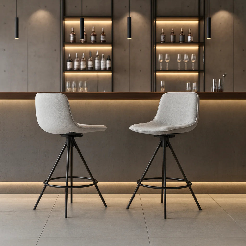 Ensemble – 2 chaises de bar style nordique 65 cm au textile clair et soyeux – Lund